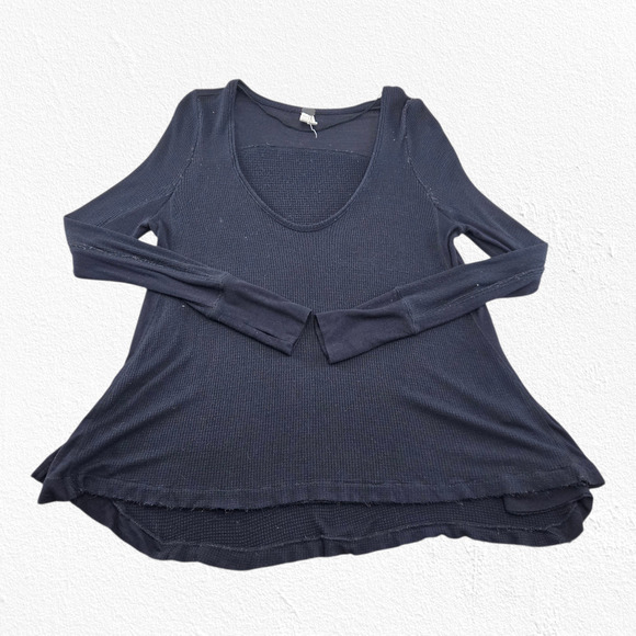 We The Free Black Waffle Knit Thermal Top Thumbholes Layered Hem Size Medium - Picture 2 of 9